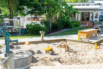 Oaktree sandpit